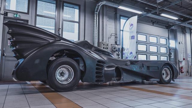 Reportage : comment restaure-t-on une… Batmobile ? (en images)