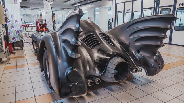 Reportage : comment restaure-t-on une… Batmobile ? (en images) 