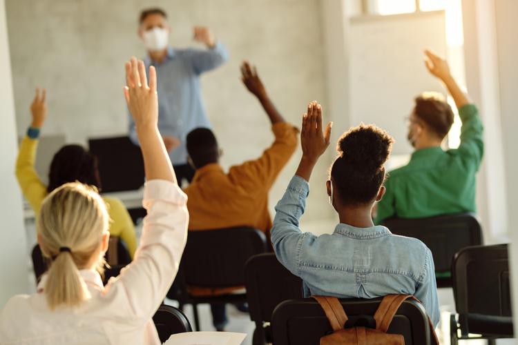 Vaccin : vers des débats organisés en classe pour sensibiliser les jeunes 