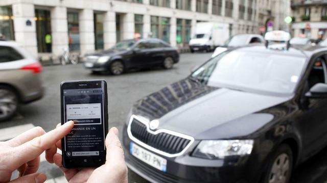 Les chauffeurs Uber, interdits d’exercer à Bruxelles, pourraient bénéficier «d’une solution intermédiaire» 