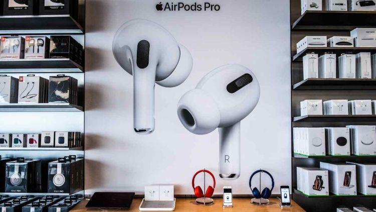 Apple cut orders for the production of AirPods headphones by 30 % due to increased competition