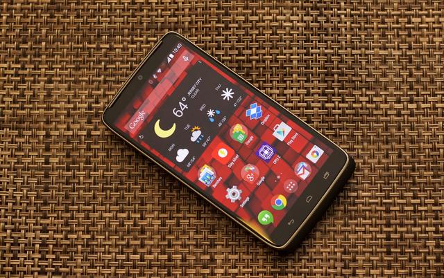 Review: Motorola’s Droid Turbo beats the Moto X in specs, if not style 