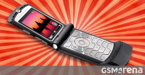 Flashback: Flip Phones Are Dead, Long Live the Flip Phone
