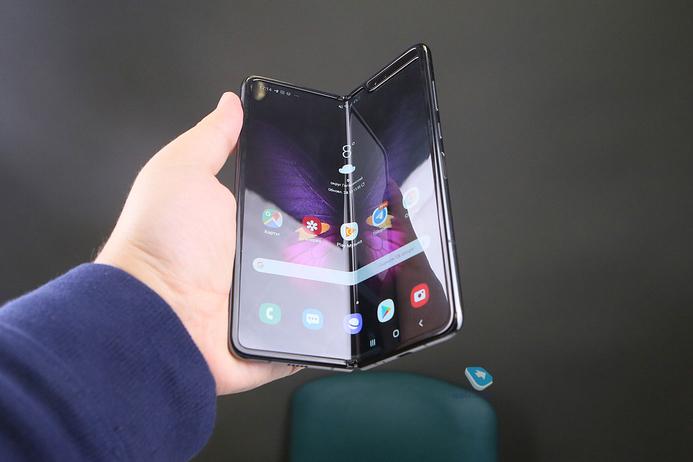 A new smartphone form factor with a flexible roll screen.  First Impressions