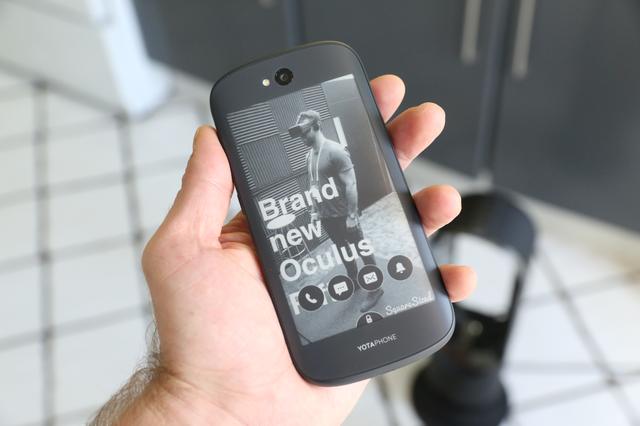 Review Yotaphone 2