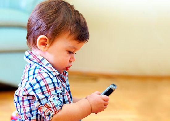¿Cuándo le doy un celular a mi hijo?: consejos para una pregunta cada vez más temprana