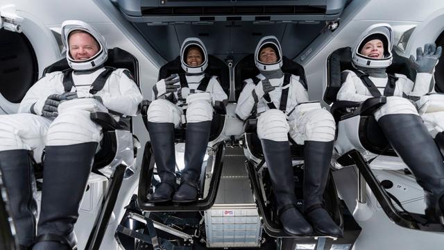Spacex first space tourists, ready for the launch of this Wednesday