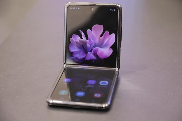 Moto Razr 2019 повержен? Обзор раскладушки Samsung Galaxy Z Flip 