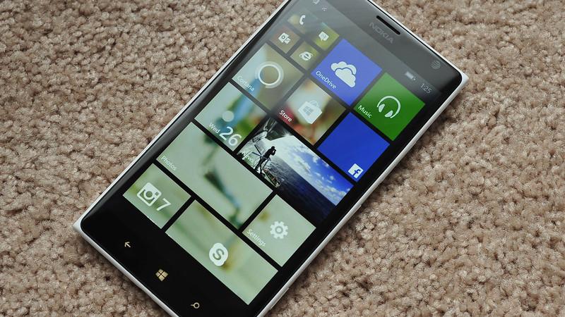 Only 7 Windows Phone smartphones are also listed in Microsoft Store;The company does not completely give up this bone