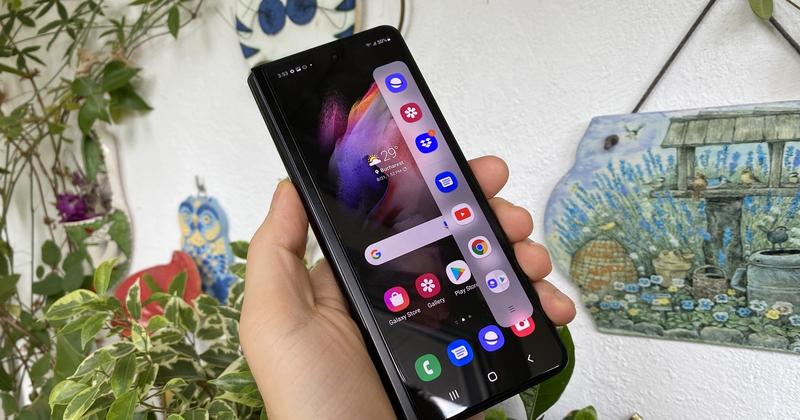 Samsung Galaxy Z Fold 3 5G: OS, UI, productivity-focused applications, with S-Pen support, flex