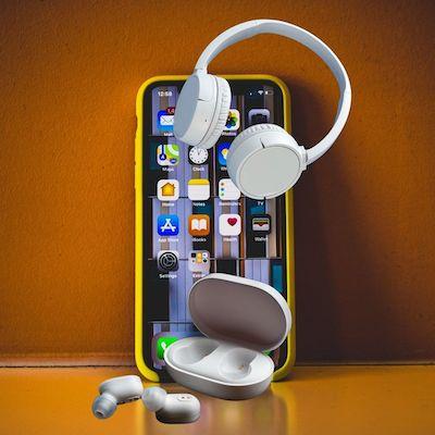 Cómo conectar dos auriculares a la vez al móvil, mediante cable y bluetooth