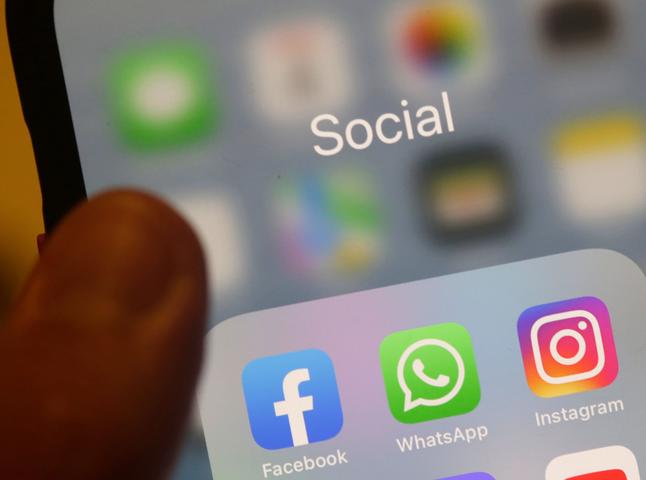 General decline of Whatsapp, Facebook and Instagram