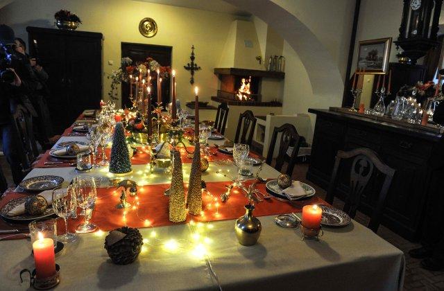 Sărbători de iarnă mai costisitoare. Câţi bani vor scoate românii din buzunar pentru masa de Crăciun 