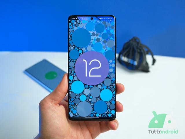 Quali smartphone Samsung riceveranno Android 12 