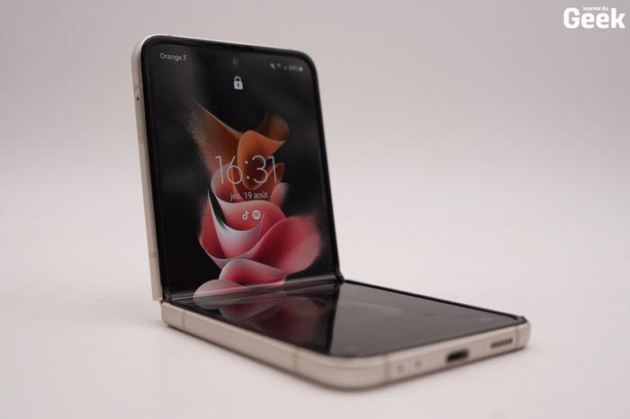 Galaxy Z Fold 3 : le prix du meilleur smartphone pliant s’écroule de -60% 🔥 