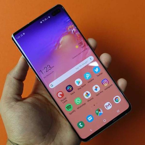 The Samsung GALAXY S10 has a very STRANGE "DEFECT".