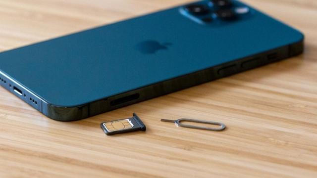 Următoarea mare revoluție Apple ar putea fi renunțarea la slotul fizic SIM; iPhone 14 va avea doar suport eSIM?