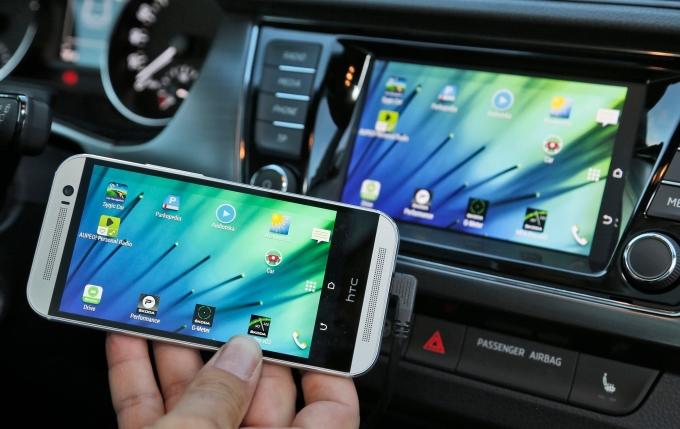 MirrorLink app links your phone to the car