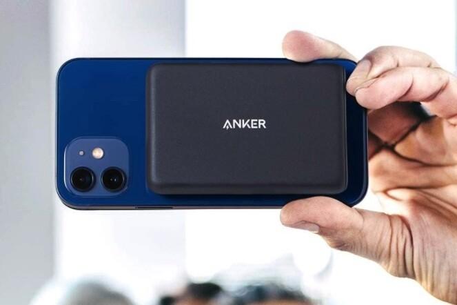 La alternativa barata al Apple Battery Pack MagSafe con 5.000 mAh de capacidad es de Anker: carga tu iPhone 12 sin cables por 32 euros