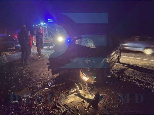 Accident la Ungheni: Doi bărbați au ajuns la spital, după ce două automobile s-au ciocnit frontal | Jurnal.md 
