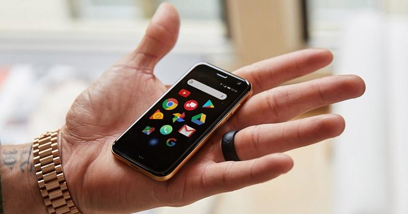Palm Phone becomes official;A miniature phone with 3.3-inch screen that plays a companion role for your already held smartphone