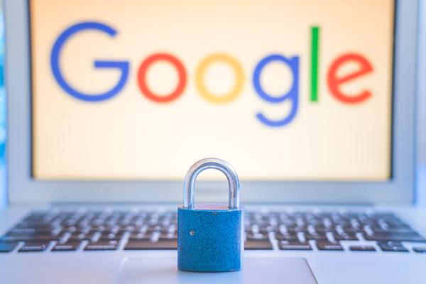 Wszystkie sposoby, w jakie Google Cię szpieguje (i jak tego uniknąć) 