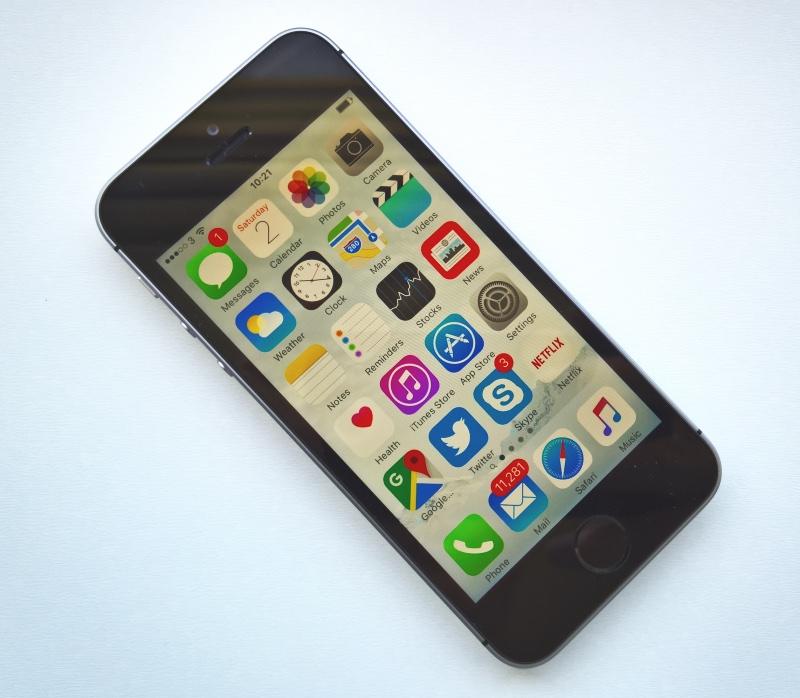 Обзор Apple iPhone SE : Дизайн шикарен, а железо «зверь»