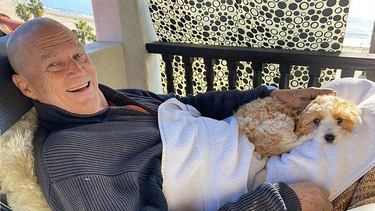 El actor Jeff Bridges reveló que su cáncer está en remisión y que sufrió COVID-19 durante el tratamiento 