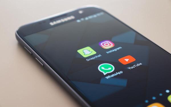 PhonAndroid WhatsApp : Android 12 provoque de gros bugs dans les vidéos, comment résoudre le problème 