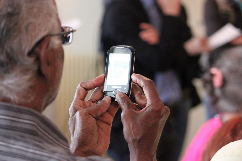 7-те най-добри приложения за адаптиране на мобилен телефон за възрастните хора 