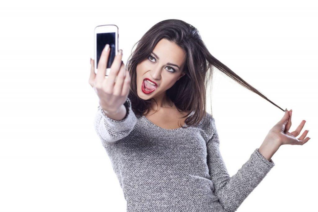 Cum să faci un selfie de calitate! 10 sfaturi esenţiale