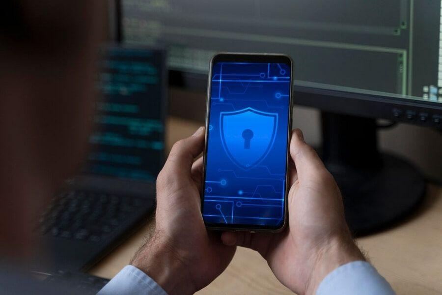 Czy twój telefon komórkowy jest bezpieczny? Środki ochrony przed cyberprzestępcami