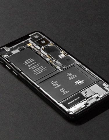 Moje sposoby na oszczędzanie baterii w iPhonie - jak przedłużyć czas pracy?