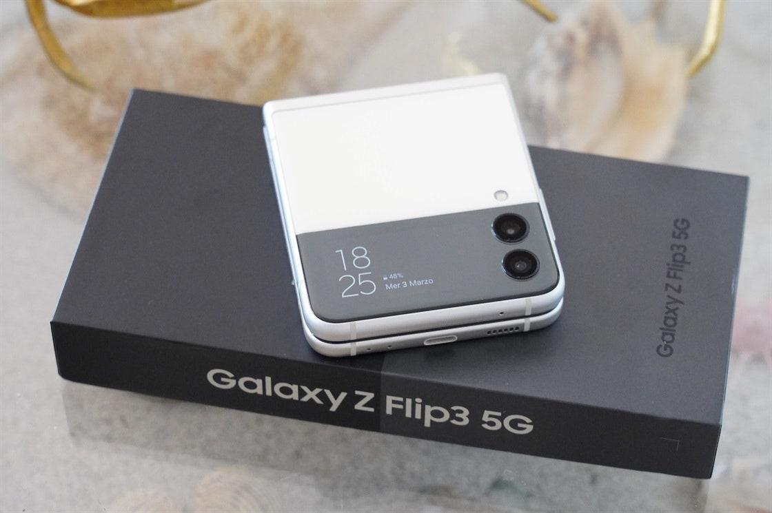 Recensione Samsung Galaxy Z Flip3: bello e (quasi) accessibile