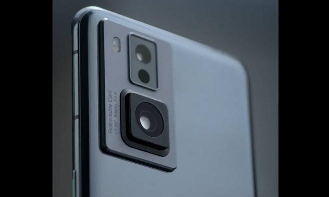 The first smartphone with a retractable main camera was shown live on video: it will be presented on December 14