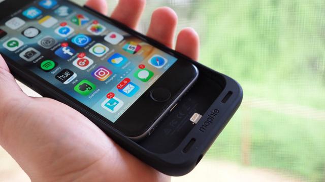 iPhone 7 „învață” să se încarce wireless cu ajutorul Mophie 