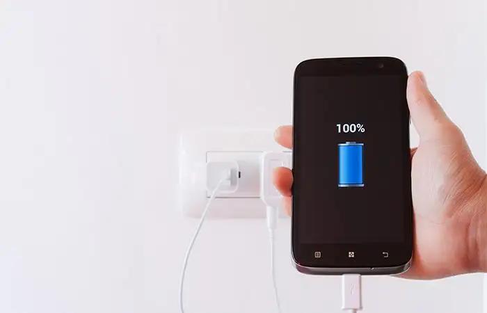 ¿Necesitás cargar más rápido la batería de tu celular?: los mejores trucos para que ganes tiempo