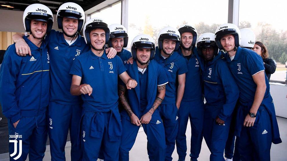 Los futbolistas de la Juventus de Turín, pilotos por un día