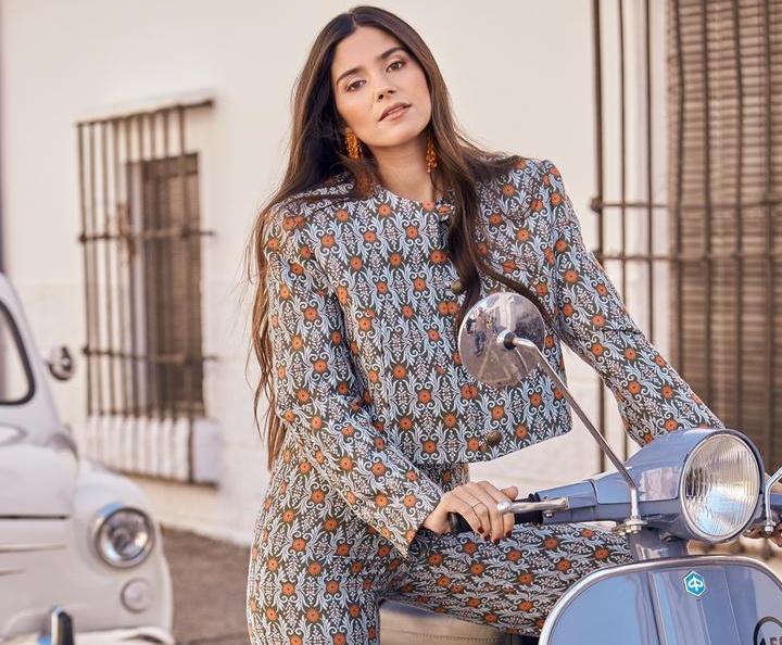 This is the new brand where the girls with the most roll on Instagram will buy their blouses, dresses and jackets