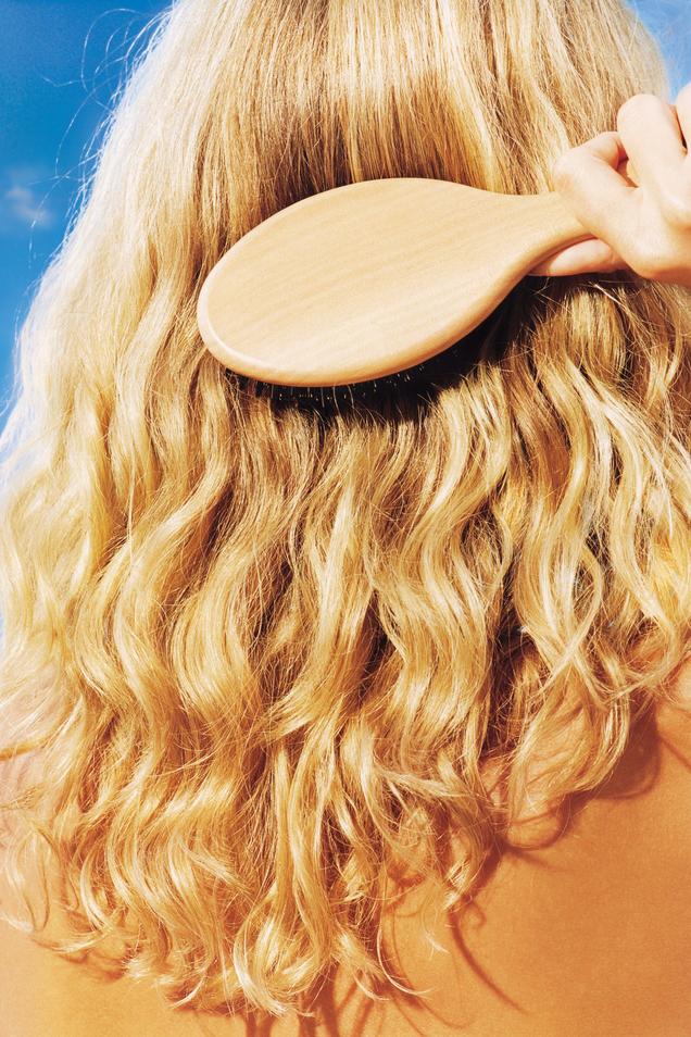 Hair drop: how to deal with this process and understand its causes