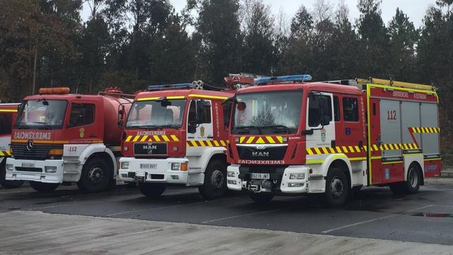 Un incendio quema una campana extractora en A Estrada