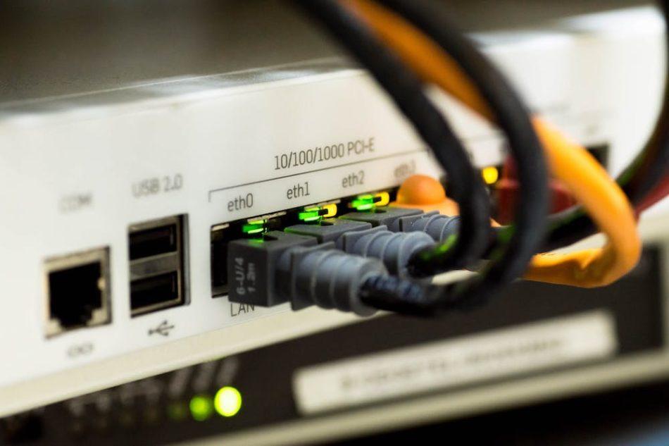 How to connect a router to another router to extend the Wi -Fi network