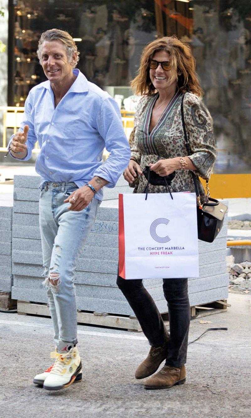 Lapo Elkann and his wife Joana Lemos, on their honeymoon in Madrid