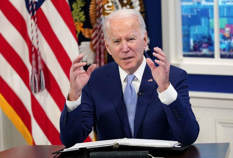 Biden prohibits the importation of products from Xinjiang for forced labor