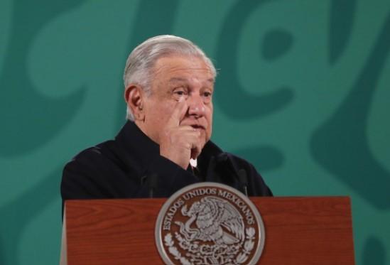 López Obrador cruza el ecuador enfrentado a ecologistas y feministas