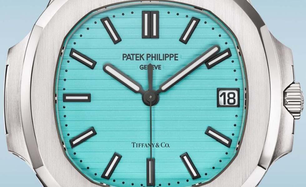 6.5 million dollars were paid for this clock
Subtitle is the first piece that Patek Philippe launches with Tiffany Blue cover and was auctioned through the Phillips house in New York.