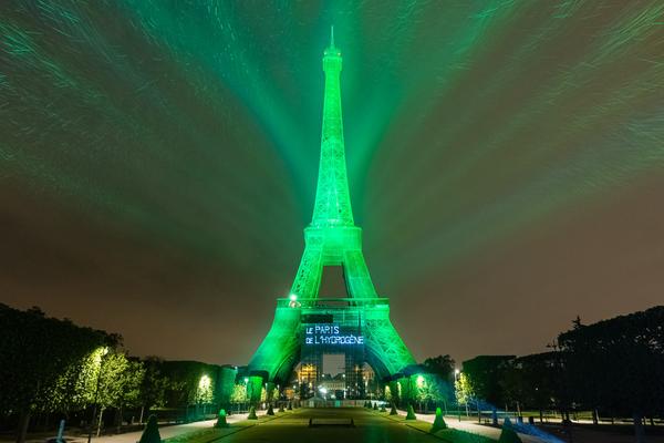 Transition énergétique : la tour Eiffel éclairée grâce à l’hydrogène 