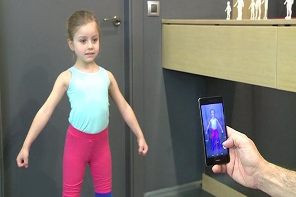 They present an application to correct the size of the children without testing their clothes