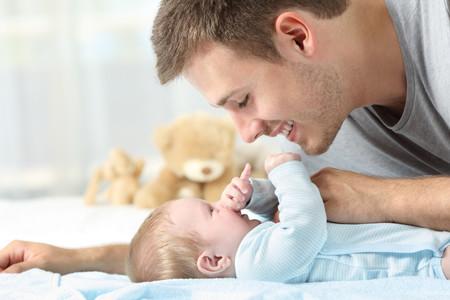 A partir del 1 de enero, los padres disfrutarán de 12 semanas de permiso por paternidad 
