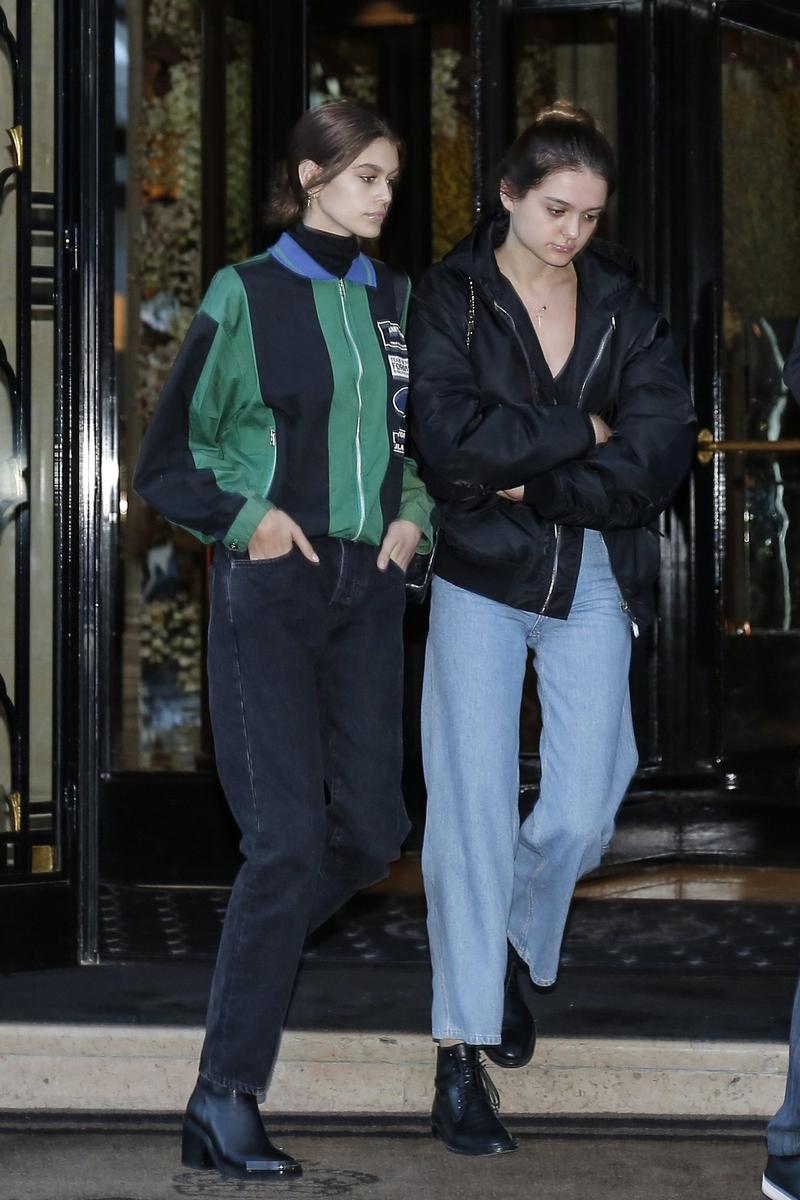 Kaya Gerber and her friend Charlotte Lawrence coordinate their (mid-time) expert looks.